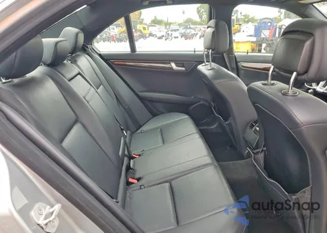 2013 Mercedes-Benz C 250 z USA, uszkodzony, nr VIN WDDGF4HB1DR294123